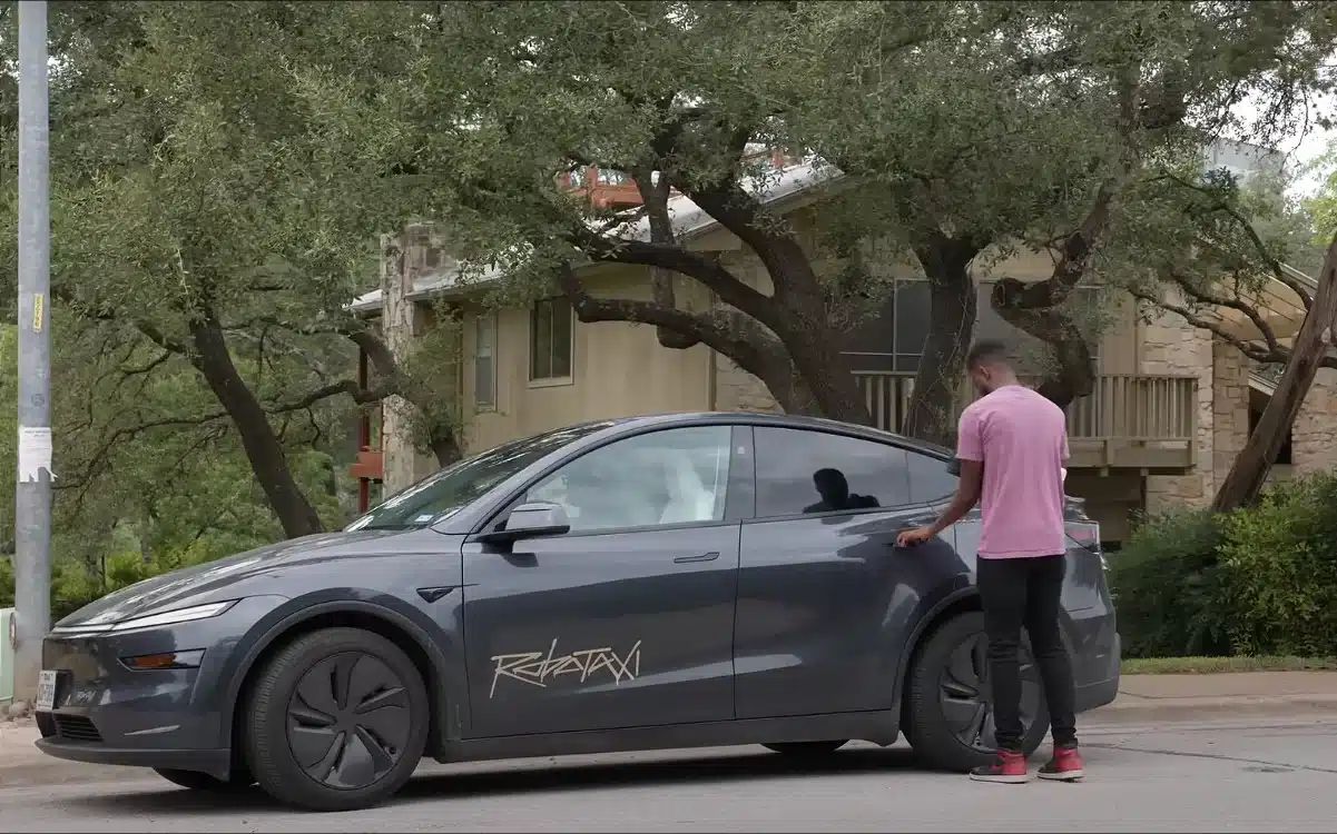 Marques Brownlee books back-to-back Tesla Robotaxi and Waymo rides in Texas to compare the difference
