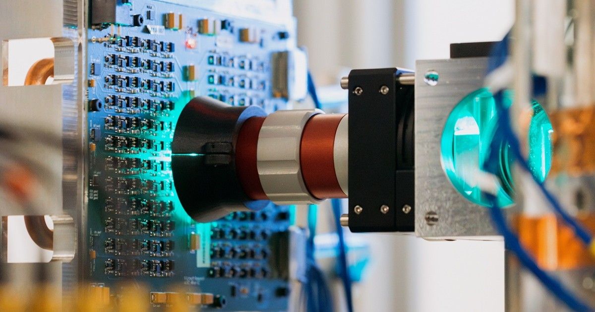 Microsoft’s analog optical computer cracks two practical problems and shows AI promise