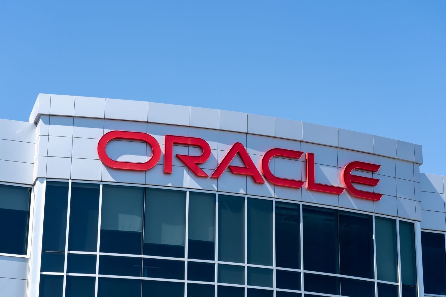 Oracle bets on agentic AI and voice commands to differentiate new EHR system