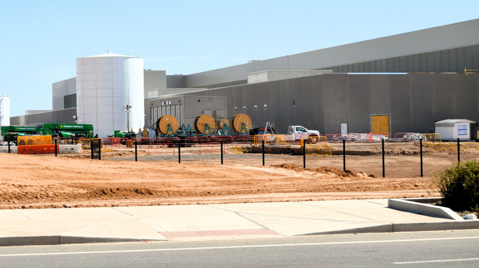 Meta's New AI Data Center Is The Size Of 70 Football Fields And Residents Are Left 'Scared' - BGR