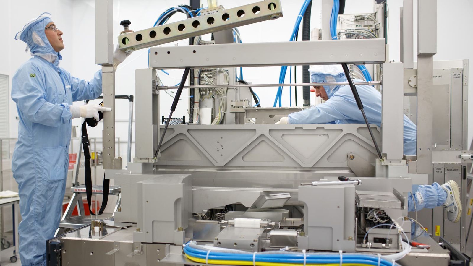 ASML looks to calm fears over 2026 growth as it warns of China sales decline