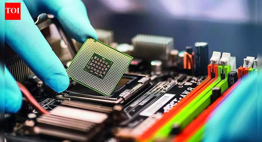 China’s largest contract chipmaker SMIC warns of fears, says: Everyone is hesitant to ... - The Times of India
