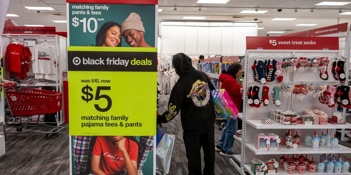 Shoppers are underwhelmed by deals and crowds on Black Friday | Fortune