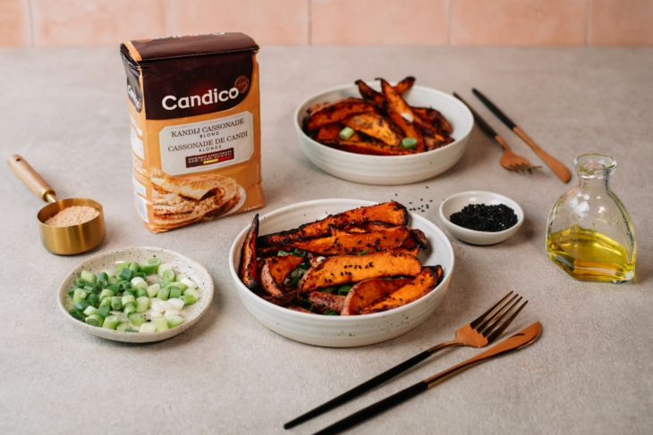 Zoete aardappelpartjes met miso-cassonade marinade