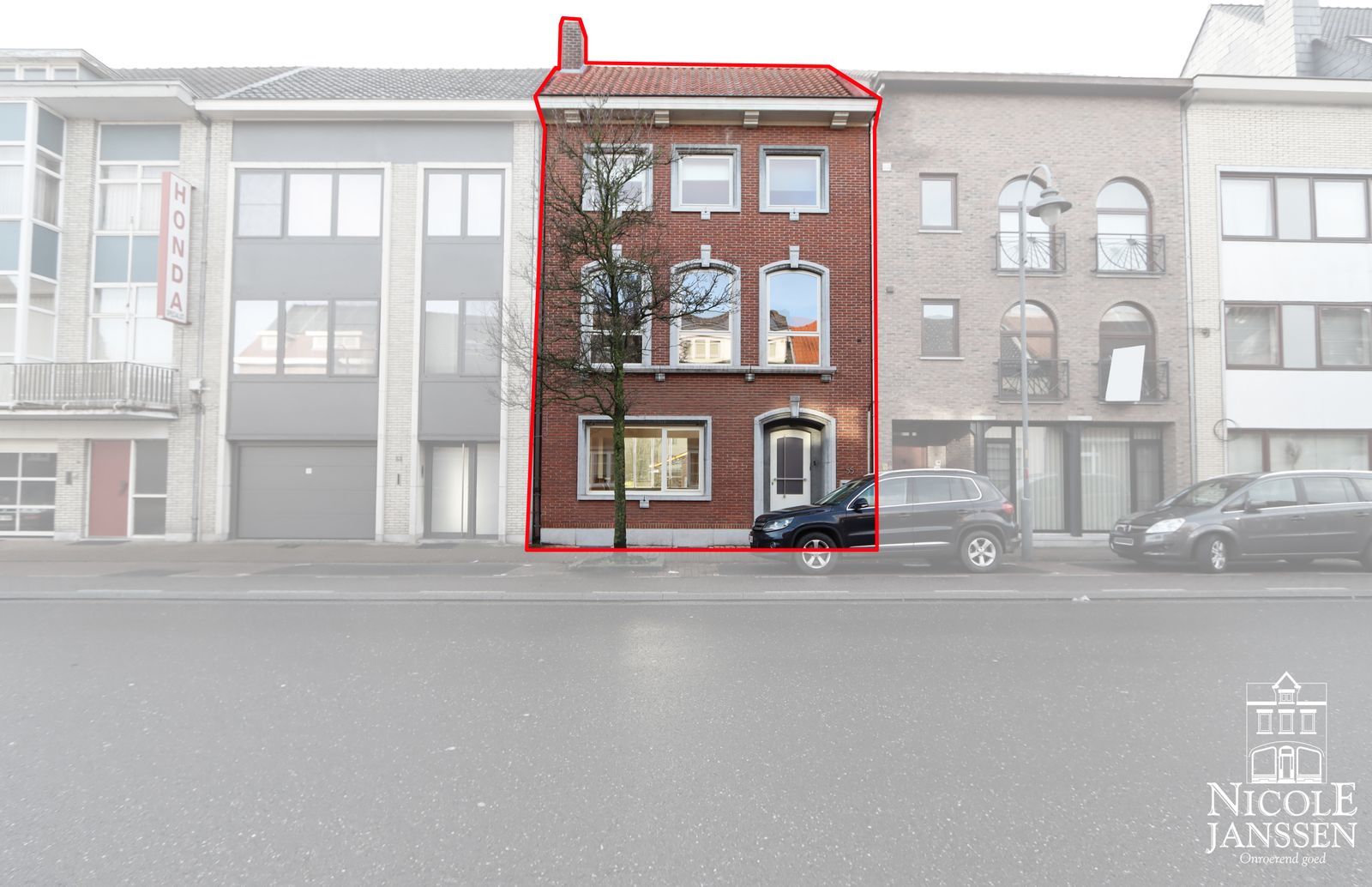 1 Nicole Janssen - huis te koop - Koning Albertlaan 55 te Maaseik - voorzijde aangeduid.jpg