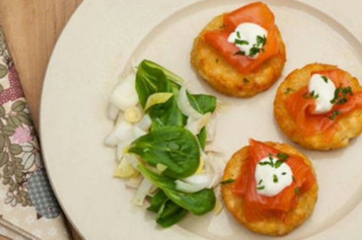 Röstis met gerookte zalm en mierikswortelsaus