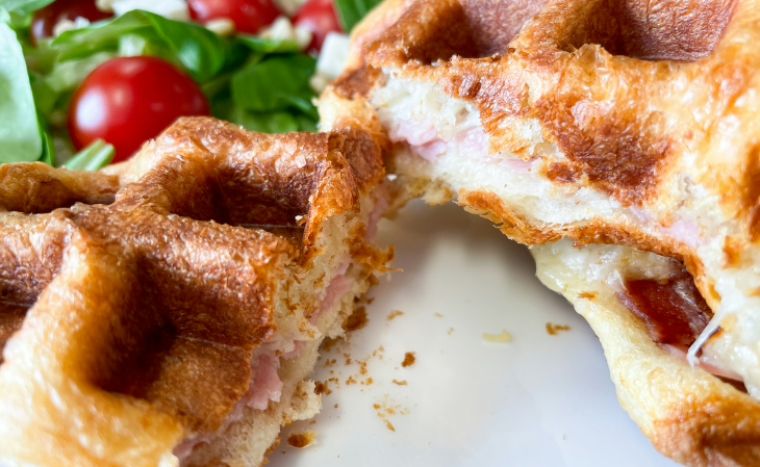 Croiffles met kaas en hesp