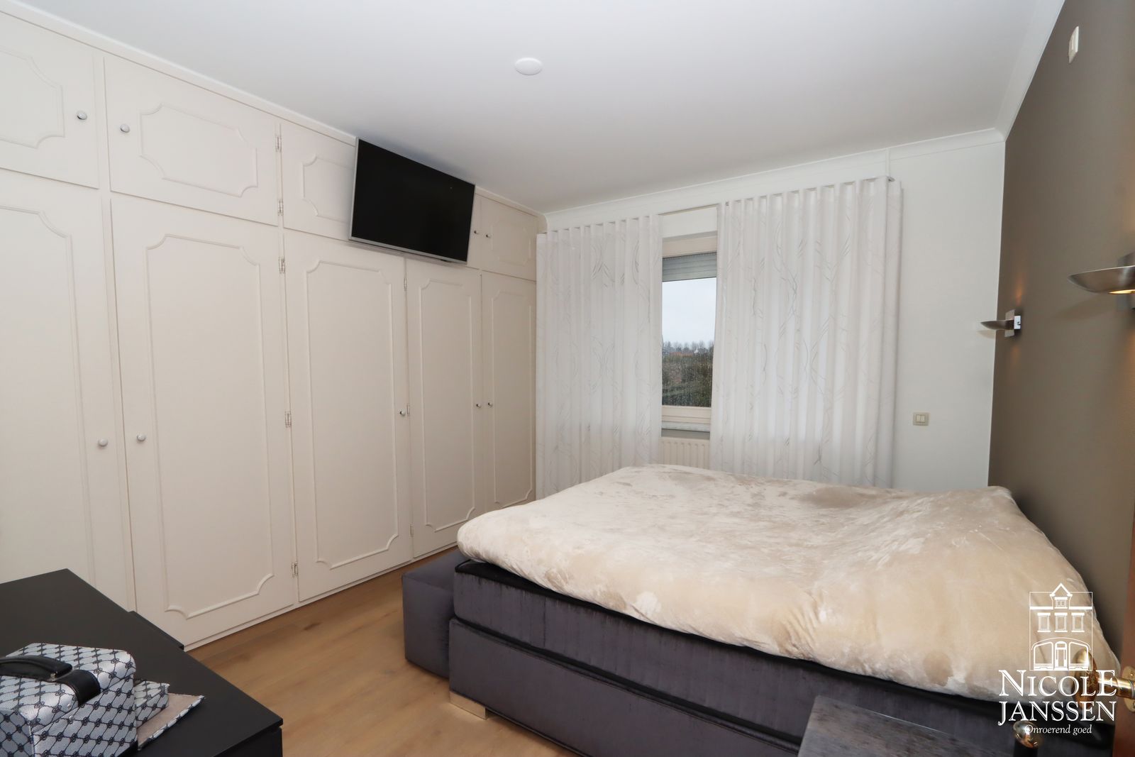 11 Nicole Janssen - huis te koop - Javanastraat 50 te Aldeneik - slaapkamer gelijkvoers.jpg