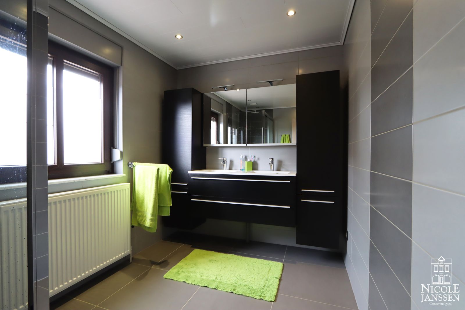 12 Nicole Janssen - huis te koop - Venlosesteenweg 359 Kessenich - badkamer3.jpg