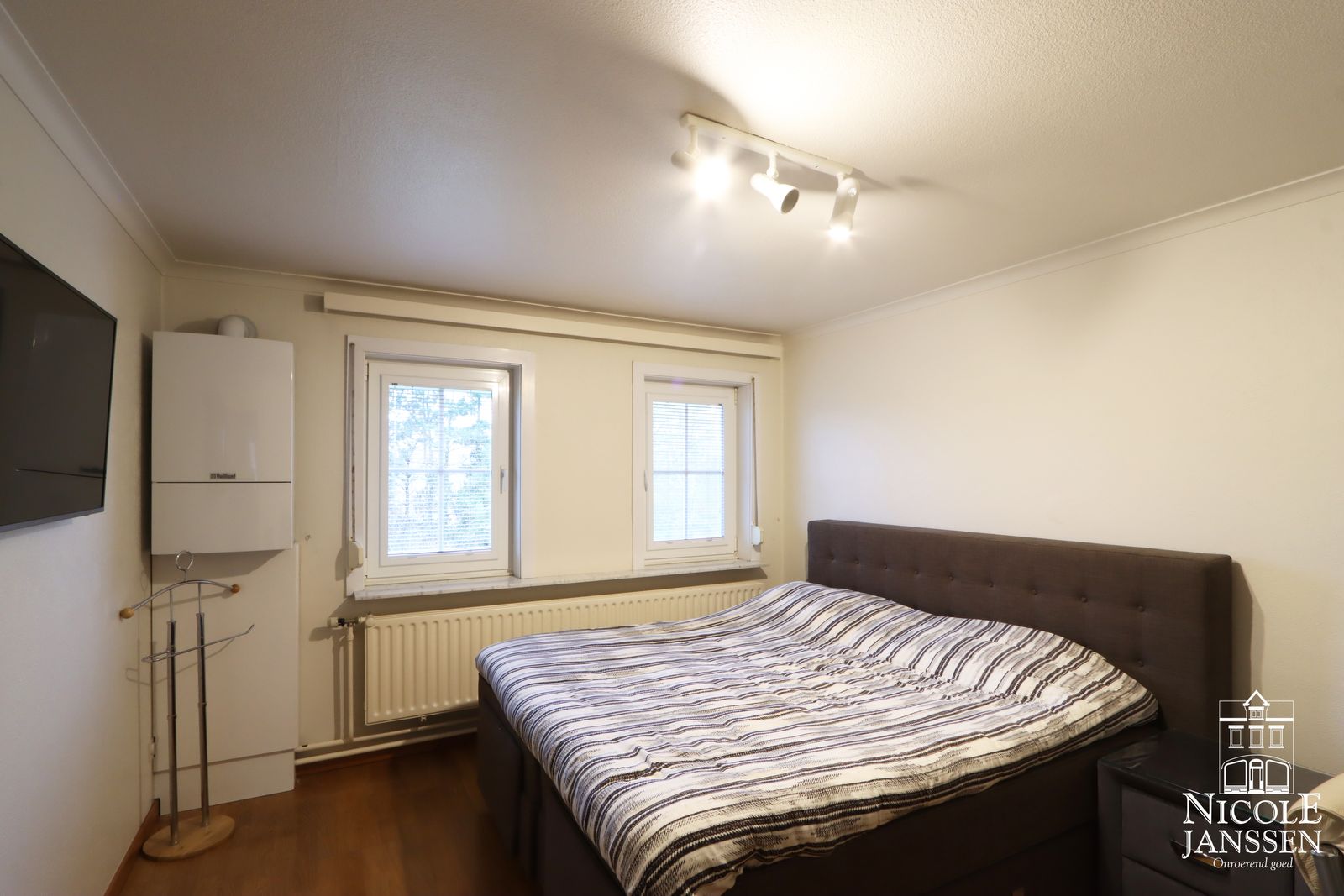13 Nicole Janssen - huis te koop - Javanastraat 50 te Aldeneik - slaapkamer verdieping 3.jpg