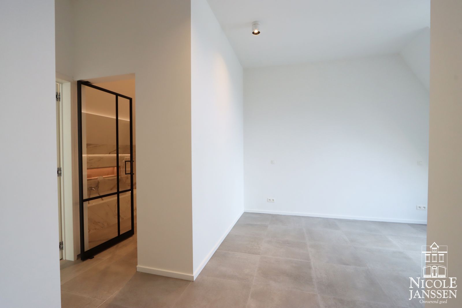 14 Nicole Janssen - appartement te huur - Boomgaardstraat 24b41 te Maaseik - slaapkamer groot.jpg