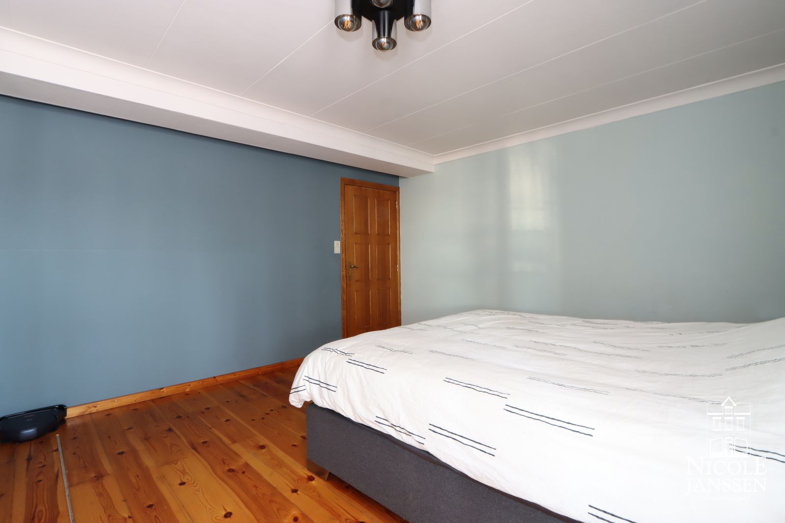 15 Nicole Janssen - huis te koop - Hunselerweg 19 Molenbeersel - slaapkamer.jpg