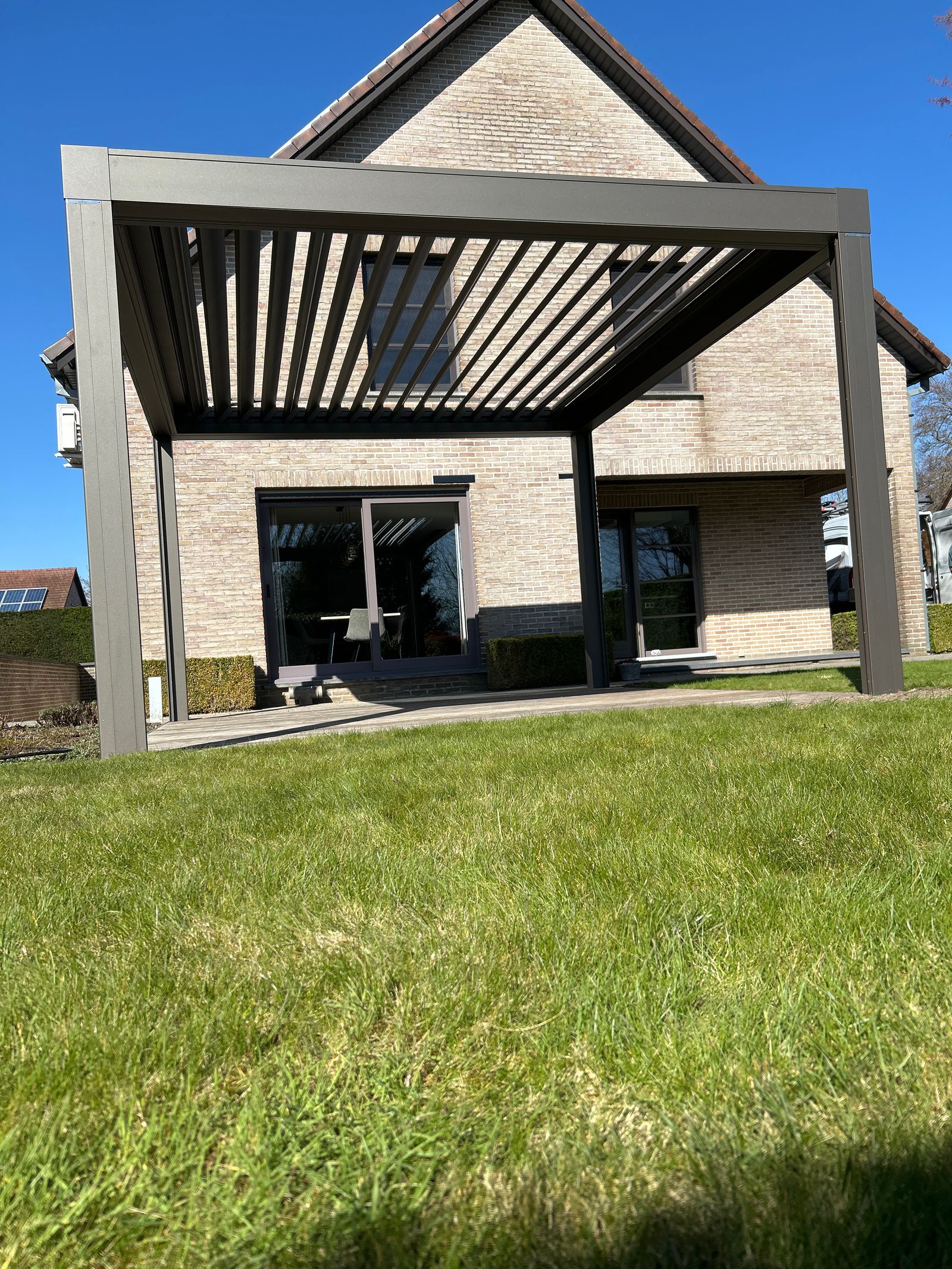 weinor Artares met kantelbare lamellen tot 140°