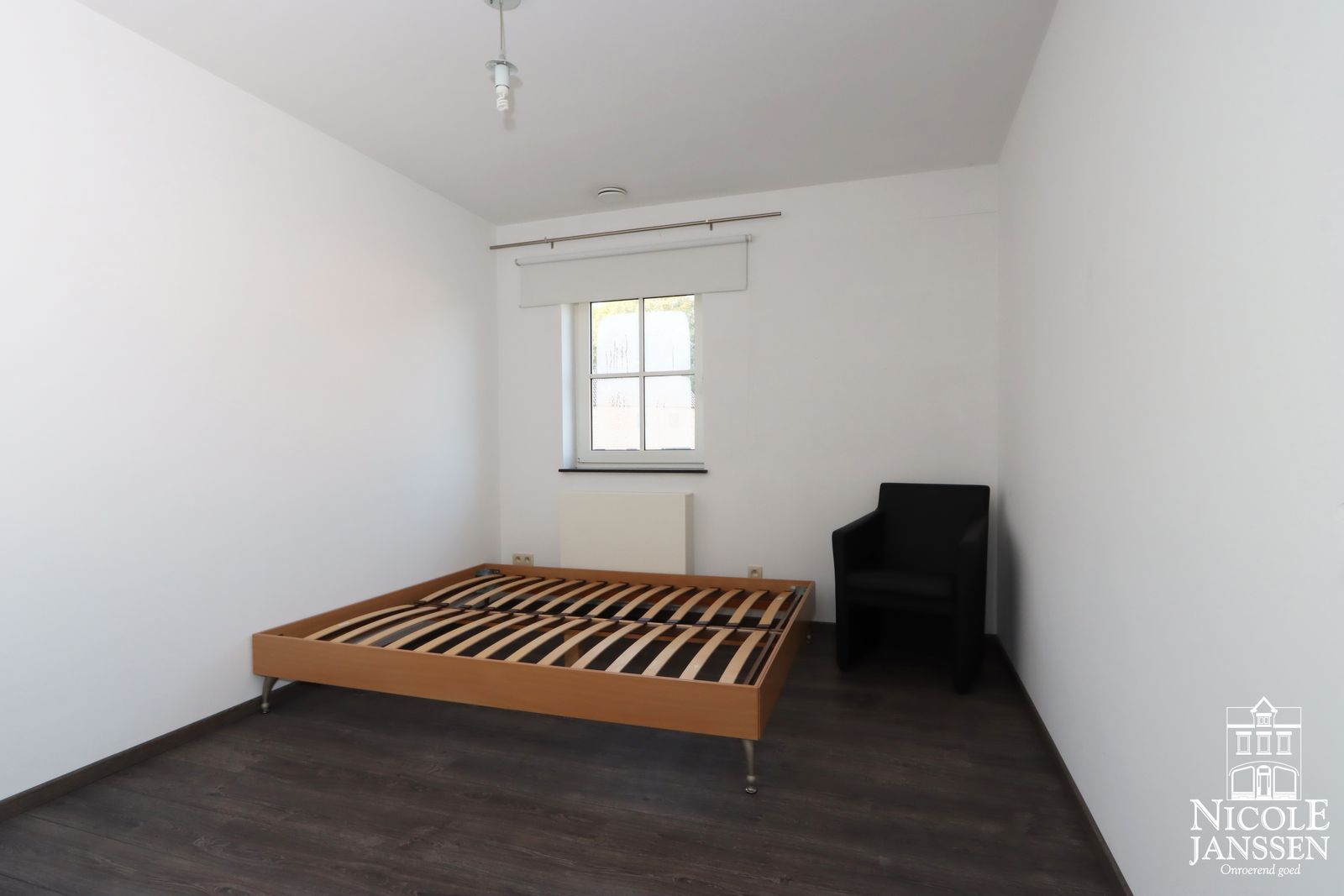 18 Nicole Janssen - huis te koop - Meester Dreesenstraat 10 te Lanklaar - slaapkamer2.jpg