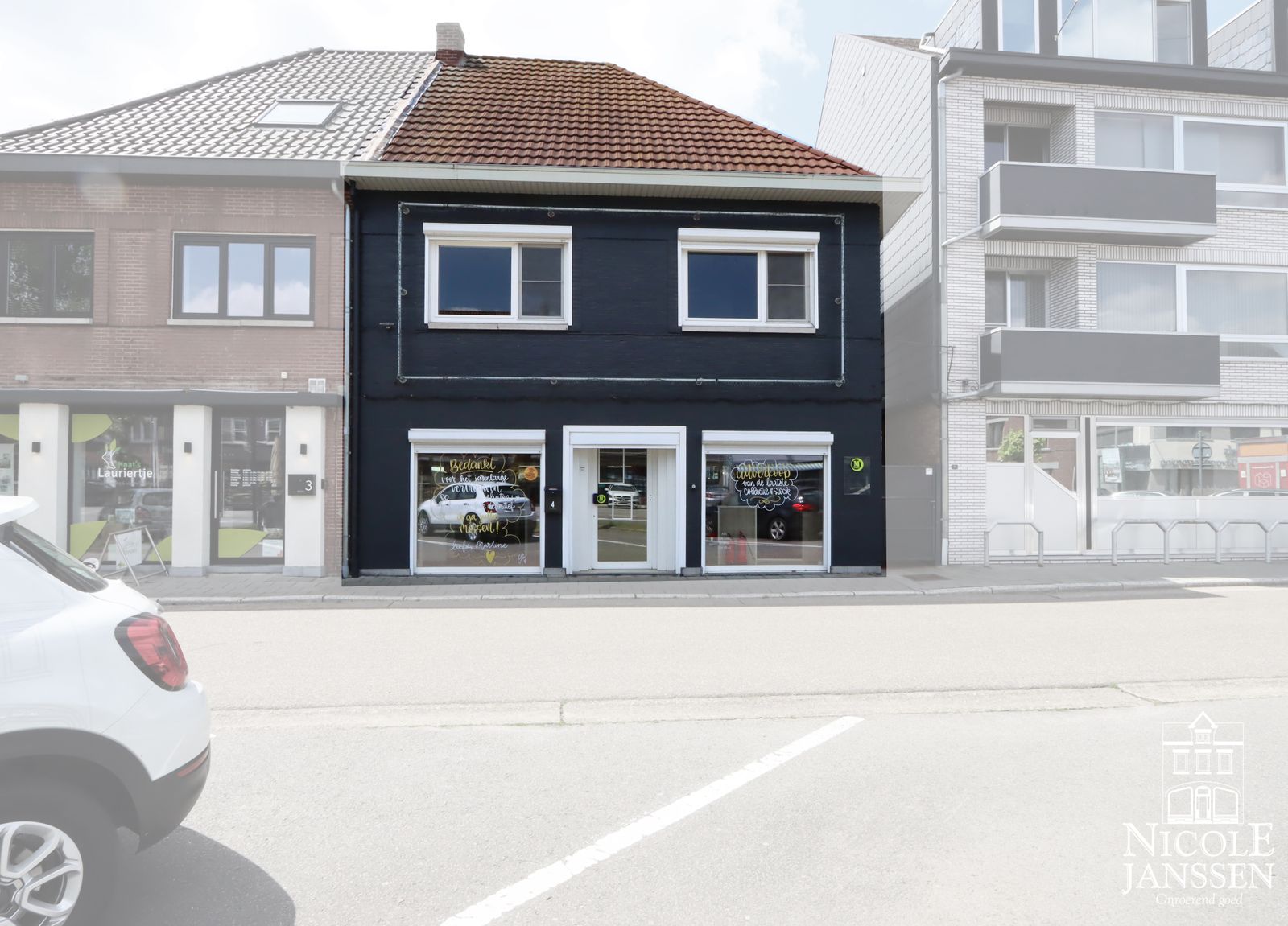 2 Nicole Janssen - huis te koop - Scholtisplein 4 te Neeroeteren - voorzijde.jpg