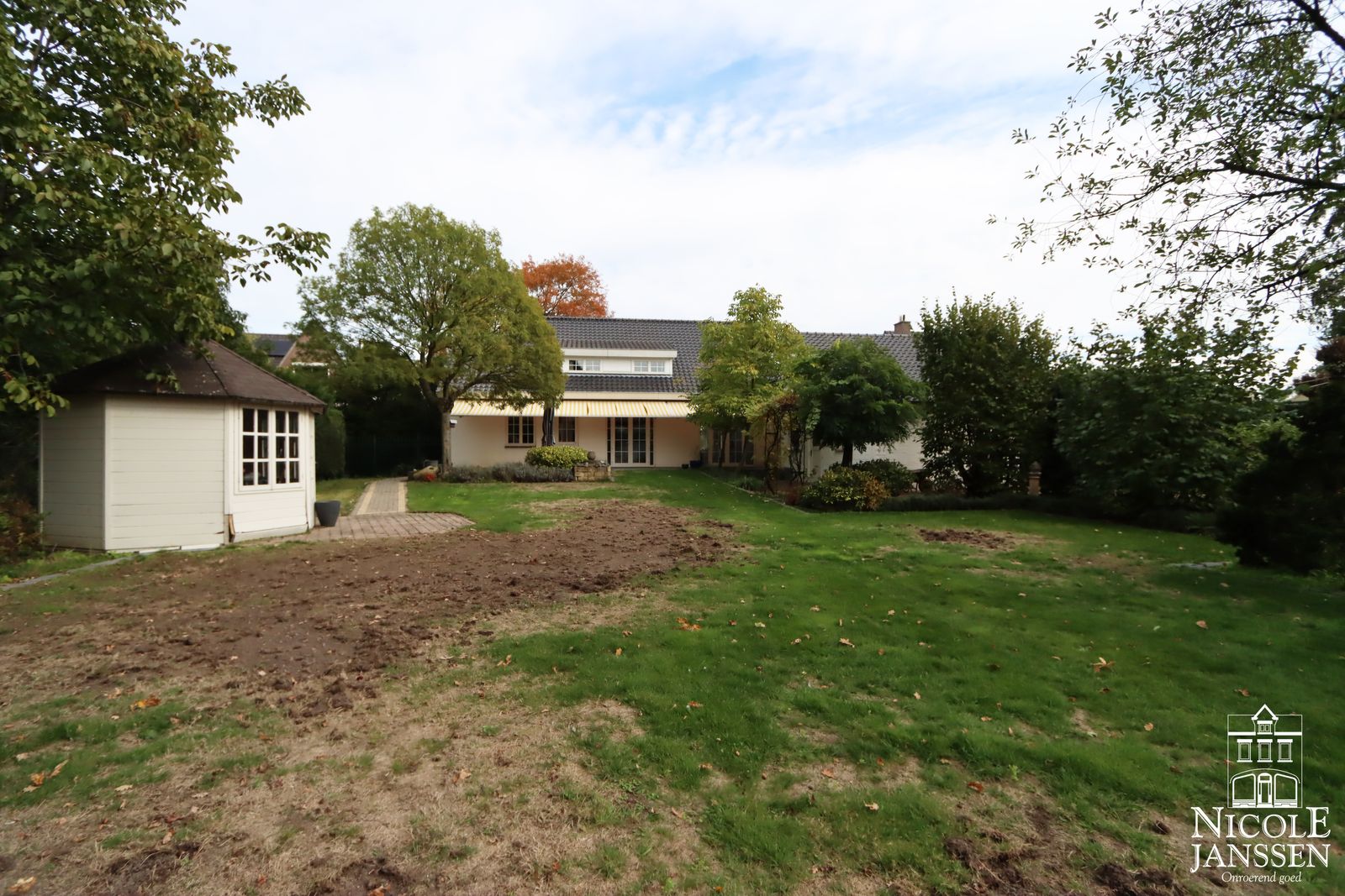 2 Nicole Janssen - huis te koop - Weertersteenweg 515 te Molenbeersel - achterzijde.jpg