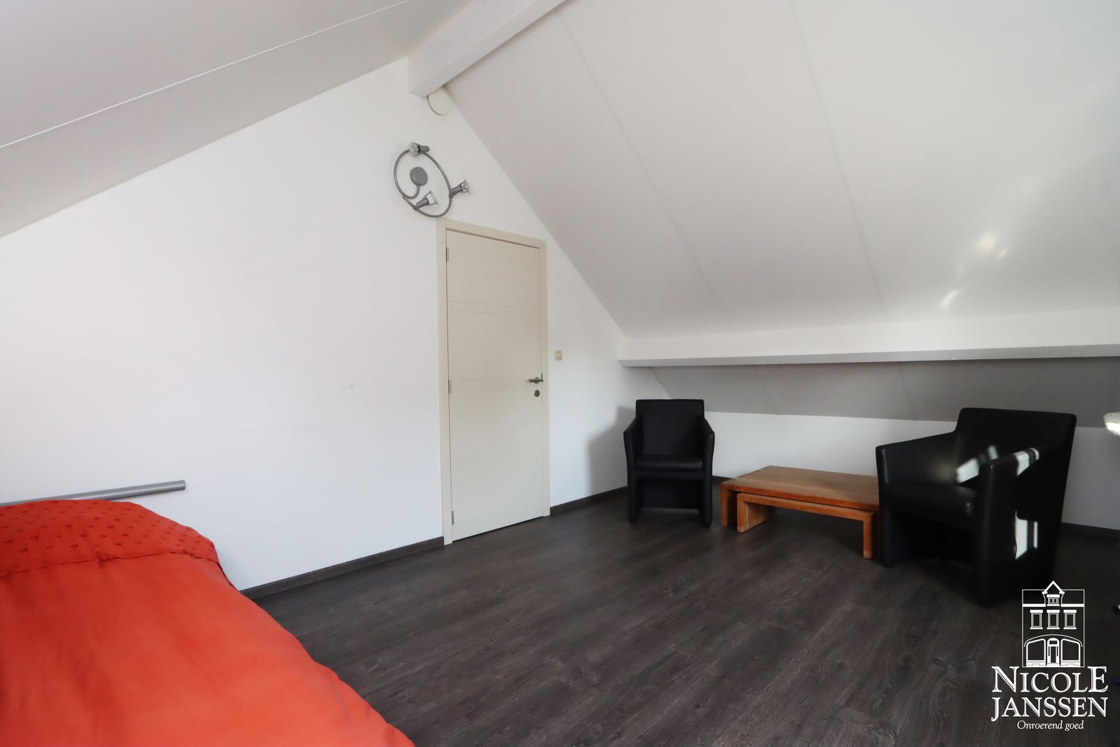 20 Nicole Janssen - huis te koop - Meester Dreesenstraat 10 te Lanklaar - slaapkamer5.jpg