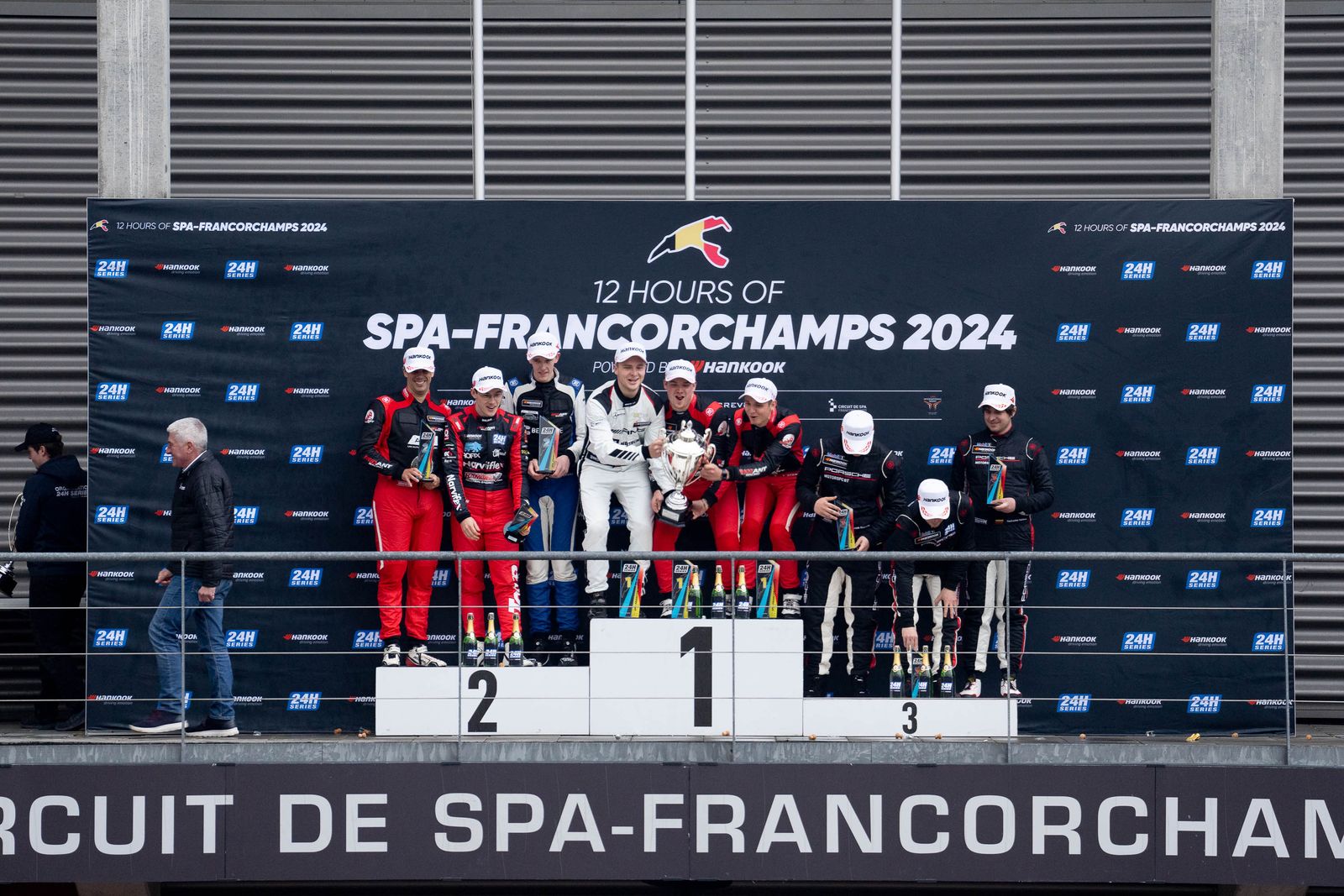 A well-deserved second place finish after a weekend in challenging conditions.