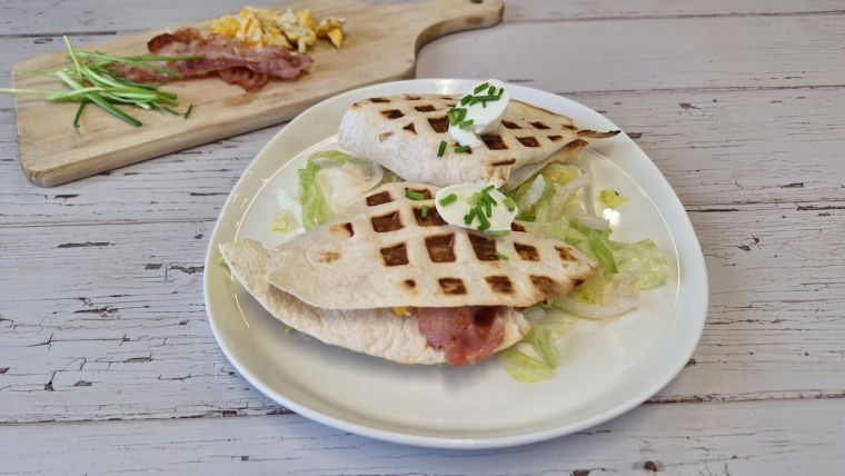 WaffleTastic® Breakfast Quesadilla (spek/ei/kaas)