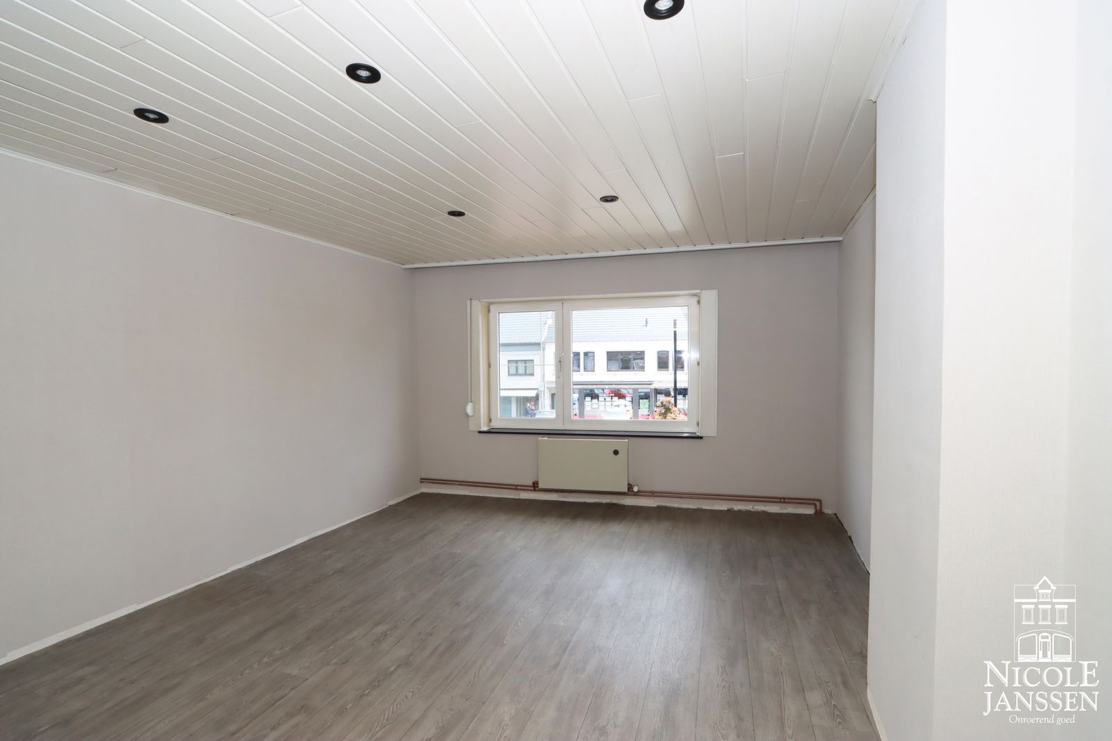 21 Nicole Janssen - huis te koop - Scholtisplein 4 te Neeroeteren - slaapkamer4.jpg