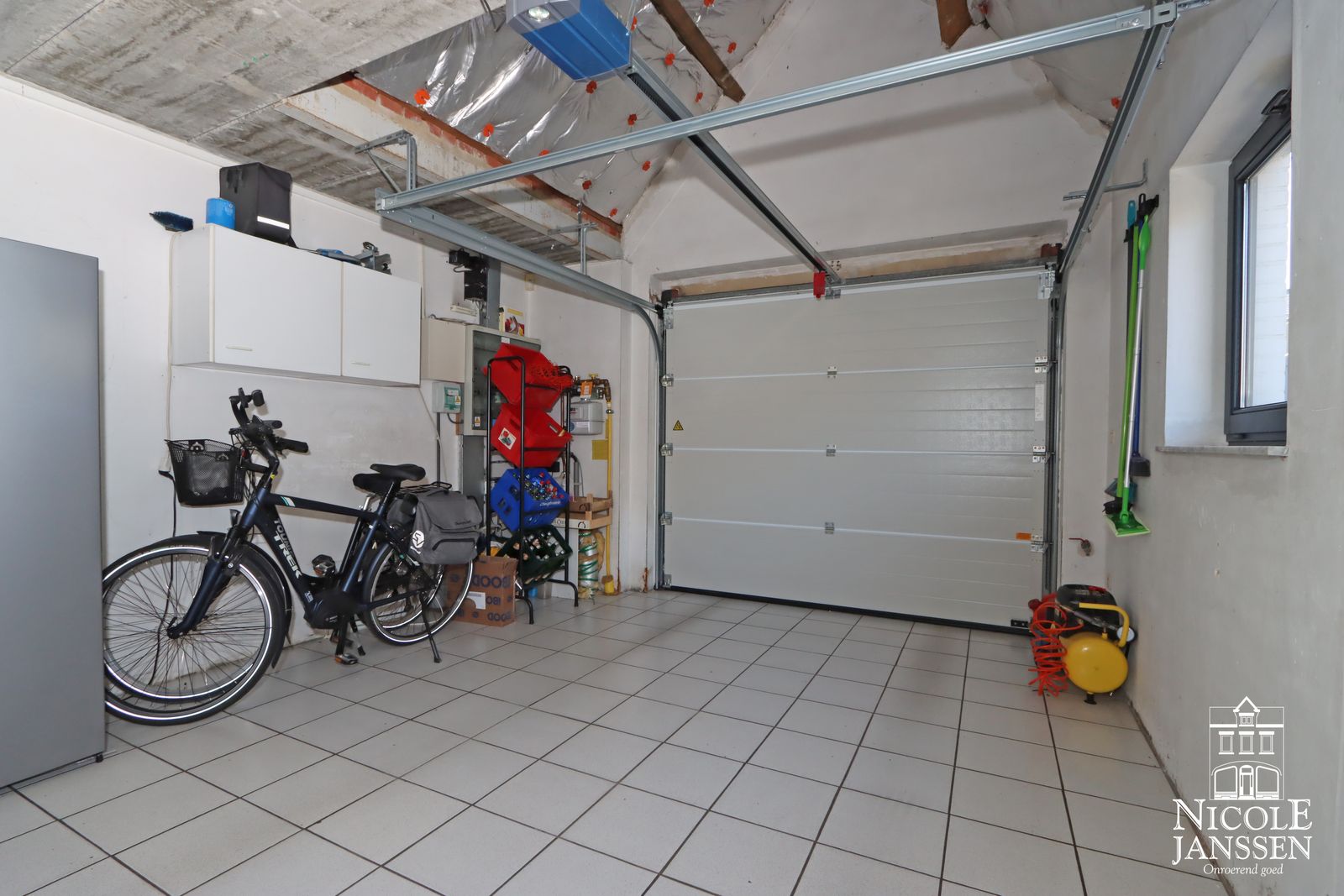 22 Nicole Janssen - huis te koop - Bree Glycinestraat 10 (garage).jpg