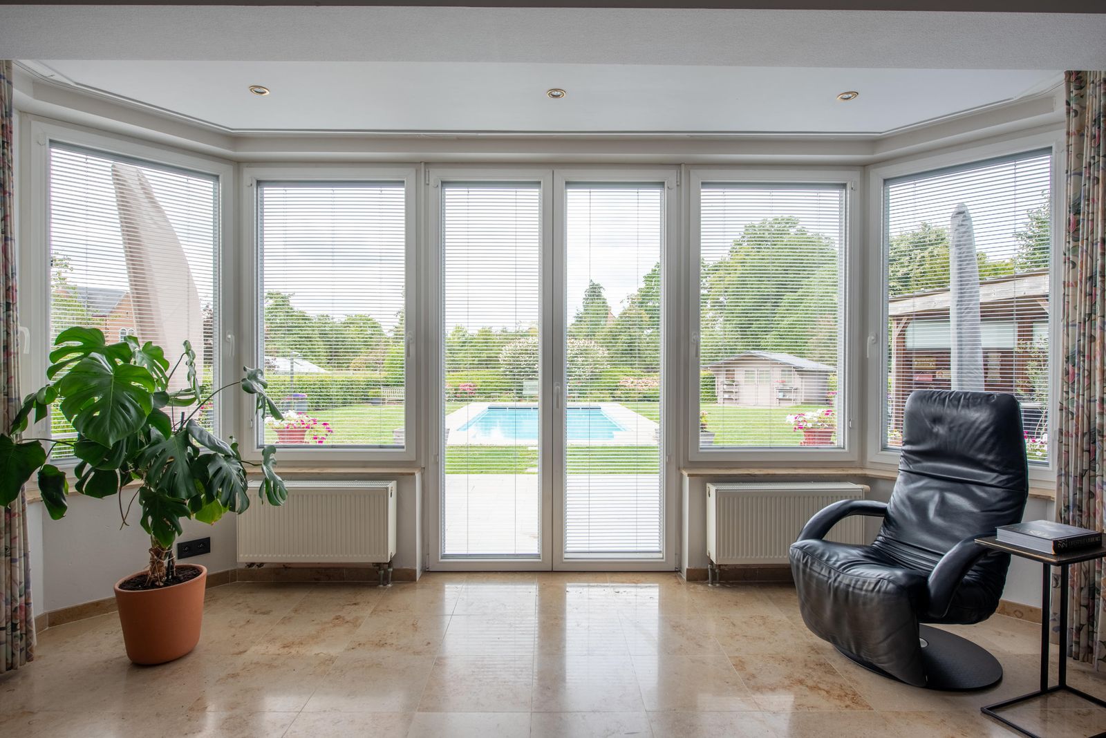 Project in de Kijker: Stijlvolle Ramen met Lamellen in het Glas