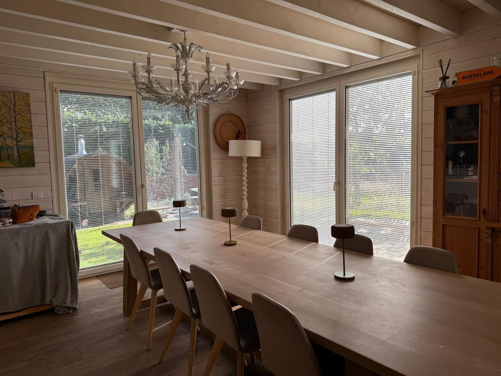 Zomergids: hou je woning koeler met glas en zonwering
