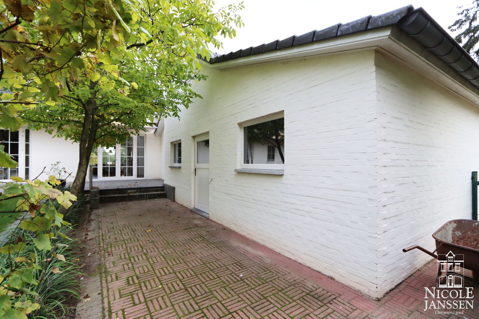 27 Nicole Janssen - huis te koop - Weertersteenweg 515 te Molenbeersel - garage.jpg