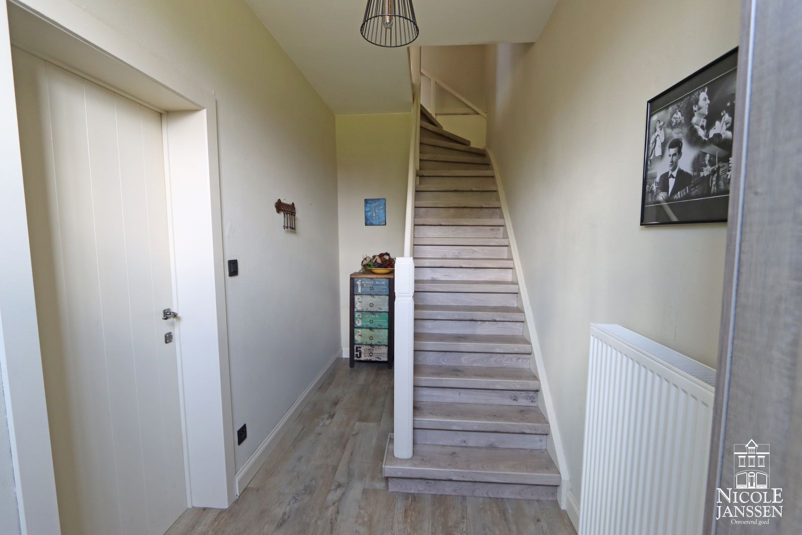 3 Nicole Janssen huis te koop - Slachthuisstraat 29 te Maaseik (inkomhal)_bewerkt-1.jpg