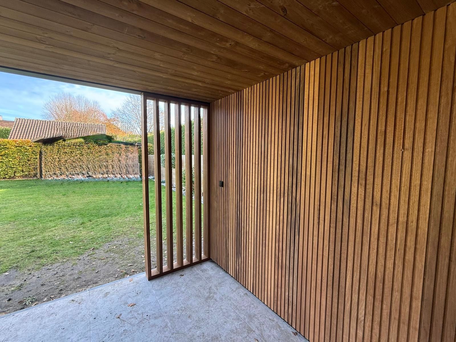 Thermowood Fraké met een vast lamellenelement