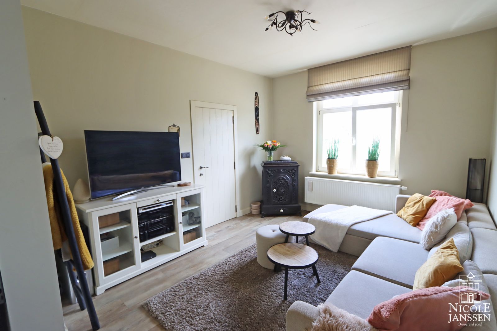 4 Nicole Janssen huis te koop - Slachthuisstraat 29 te Maaseik (woonkamer foto 2)_bewerkt-1.jpg