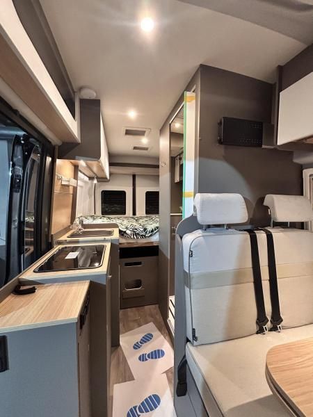 LMC Innovan 590 165pk Automaat Zwart Metalic