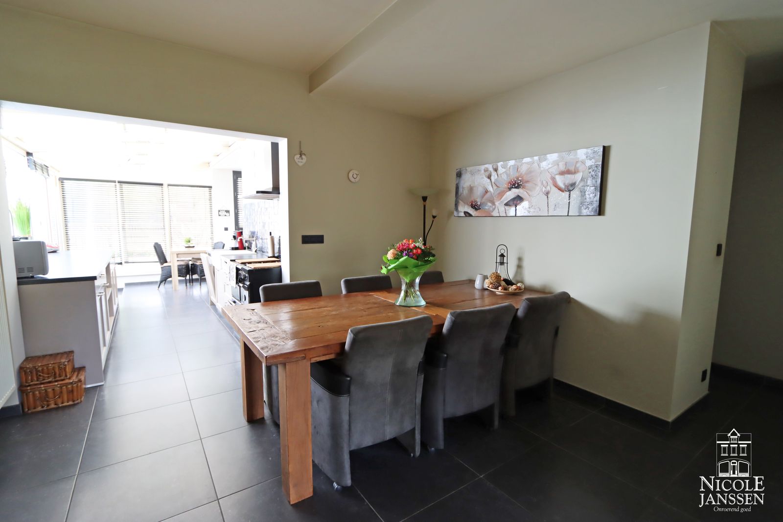 6 Nicole Janssen huis te koop - Slachthuisstraat 29 te Maaseik (eetkamer)_bewerkt-1.jpg