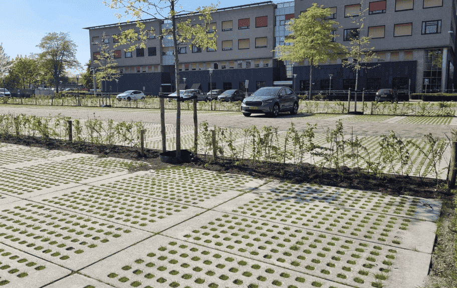 Dalles de stationnement transversal HYDRO chez Avans Hogeschool Breda