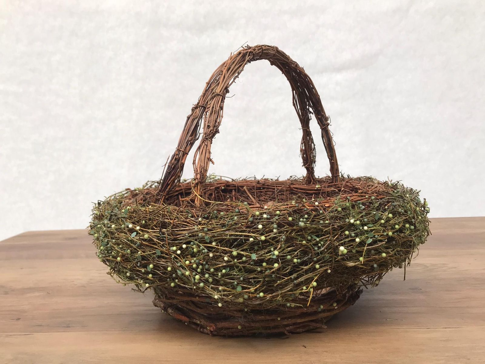 Rieten mandje met besjes