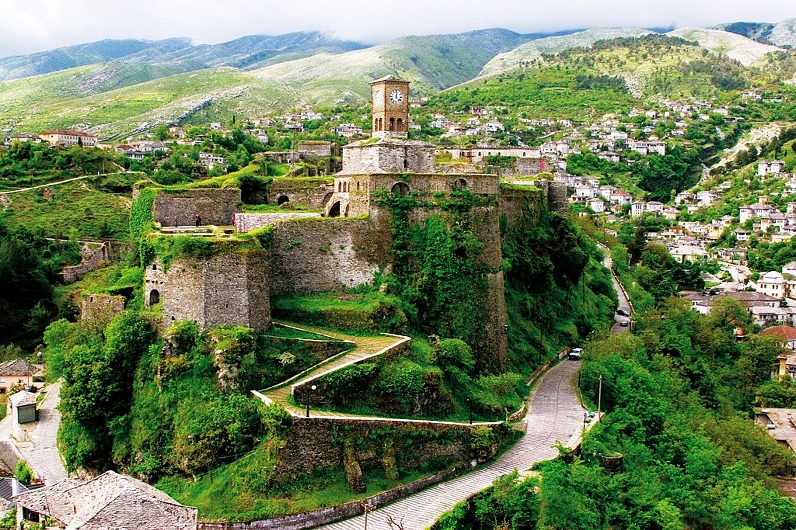 Drie Gezichten van Albani&euml;: Fly & Drive Cultuur, Natuur en Steden Ontdekken  &ndash; Selectair Travelness