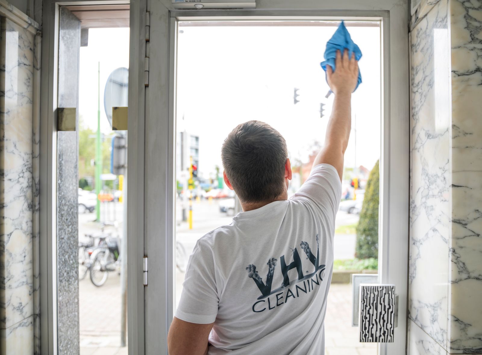 Professionele ruitenwasserij voor bedrijven, winkels & horecazaken.