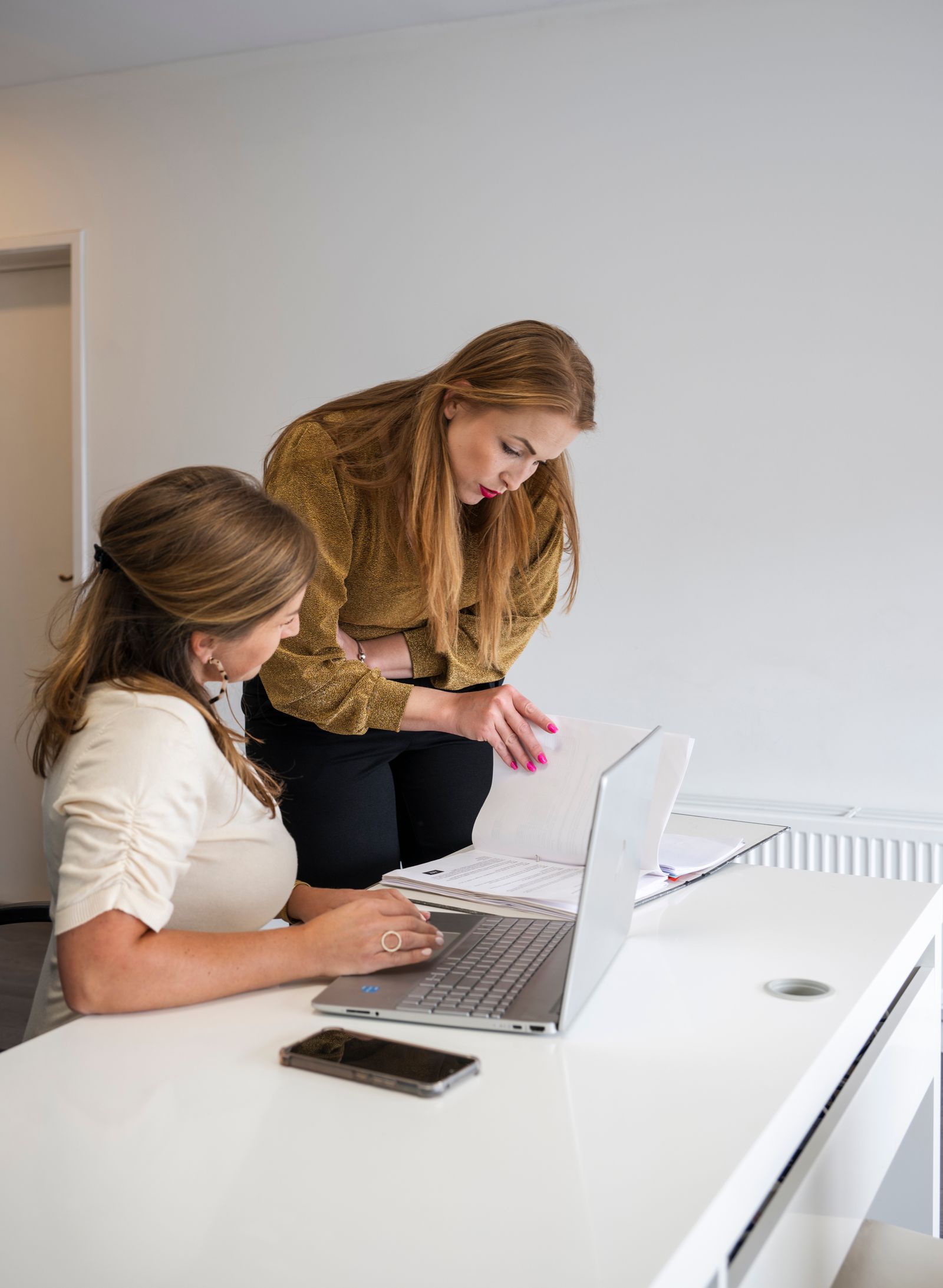 De frustraties van het poetsen: waarom het altijd net misloopt (en hoe het wél kan)