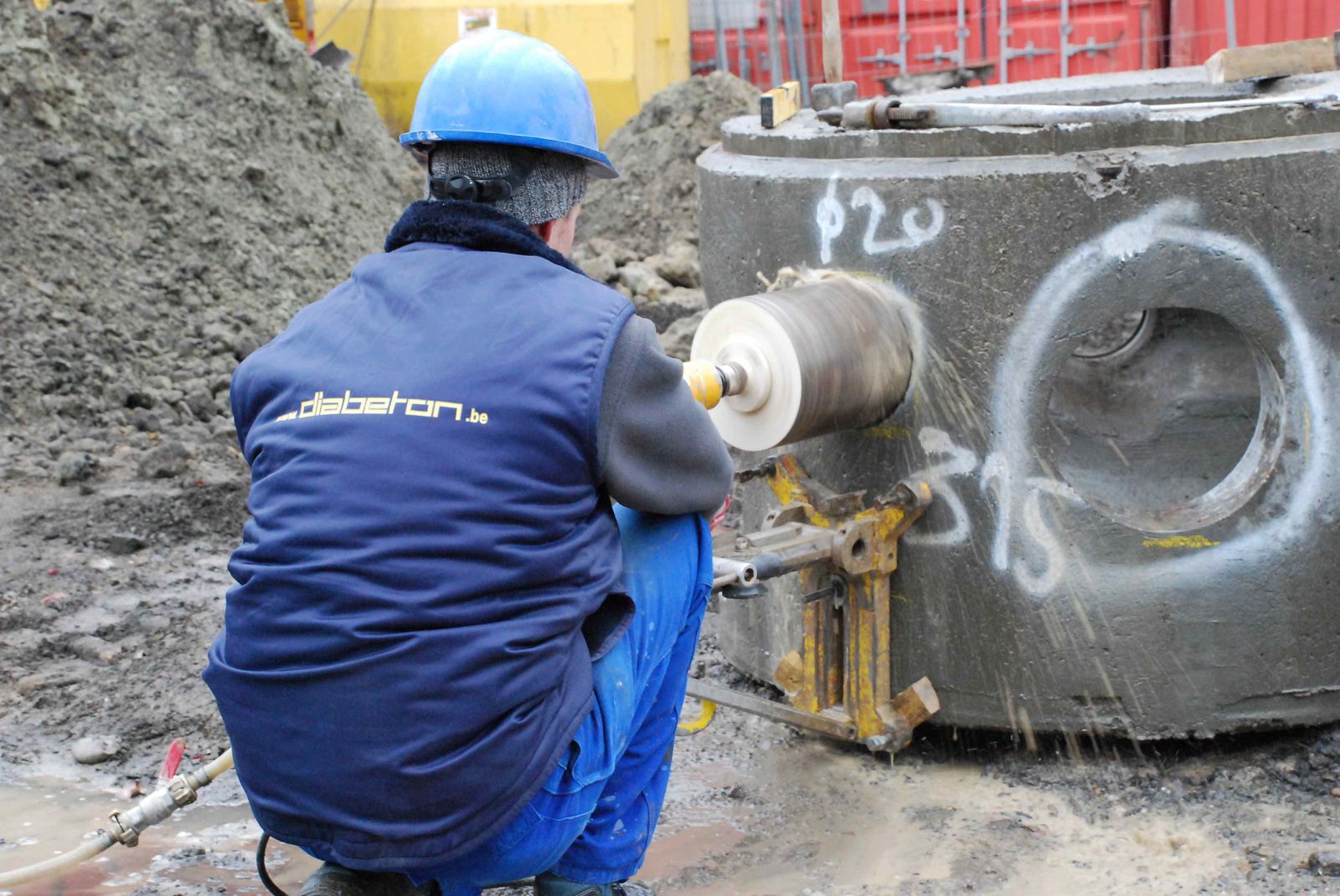 Betonboring door beton met diamantboormachine
