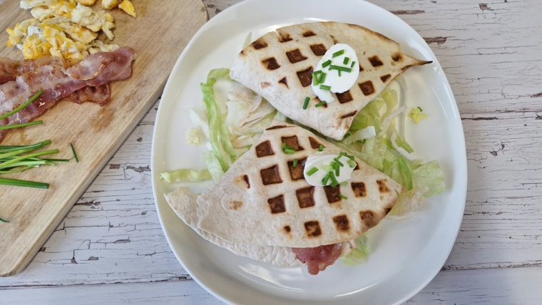 Breakfast Quesadilla (spek/kaas/ei)