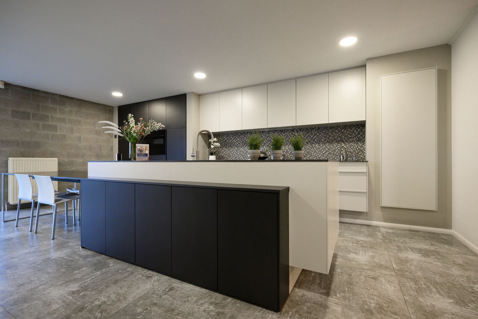 ✨ Toonzaalkeuken te koop – tijdloos & ruim ✨