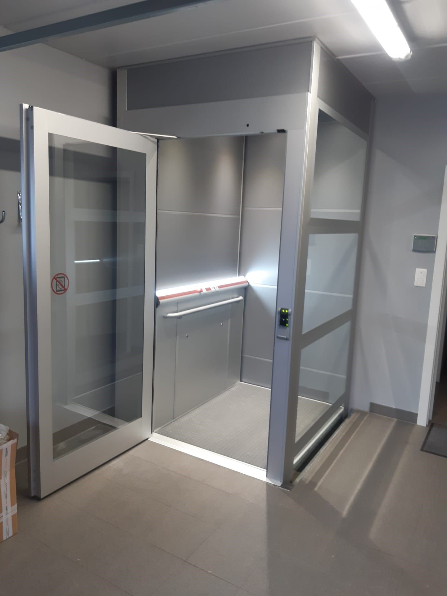 Homelift (platformlift SB200 Barduva) te Mol