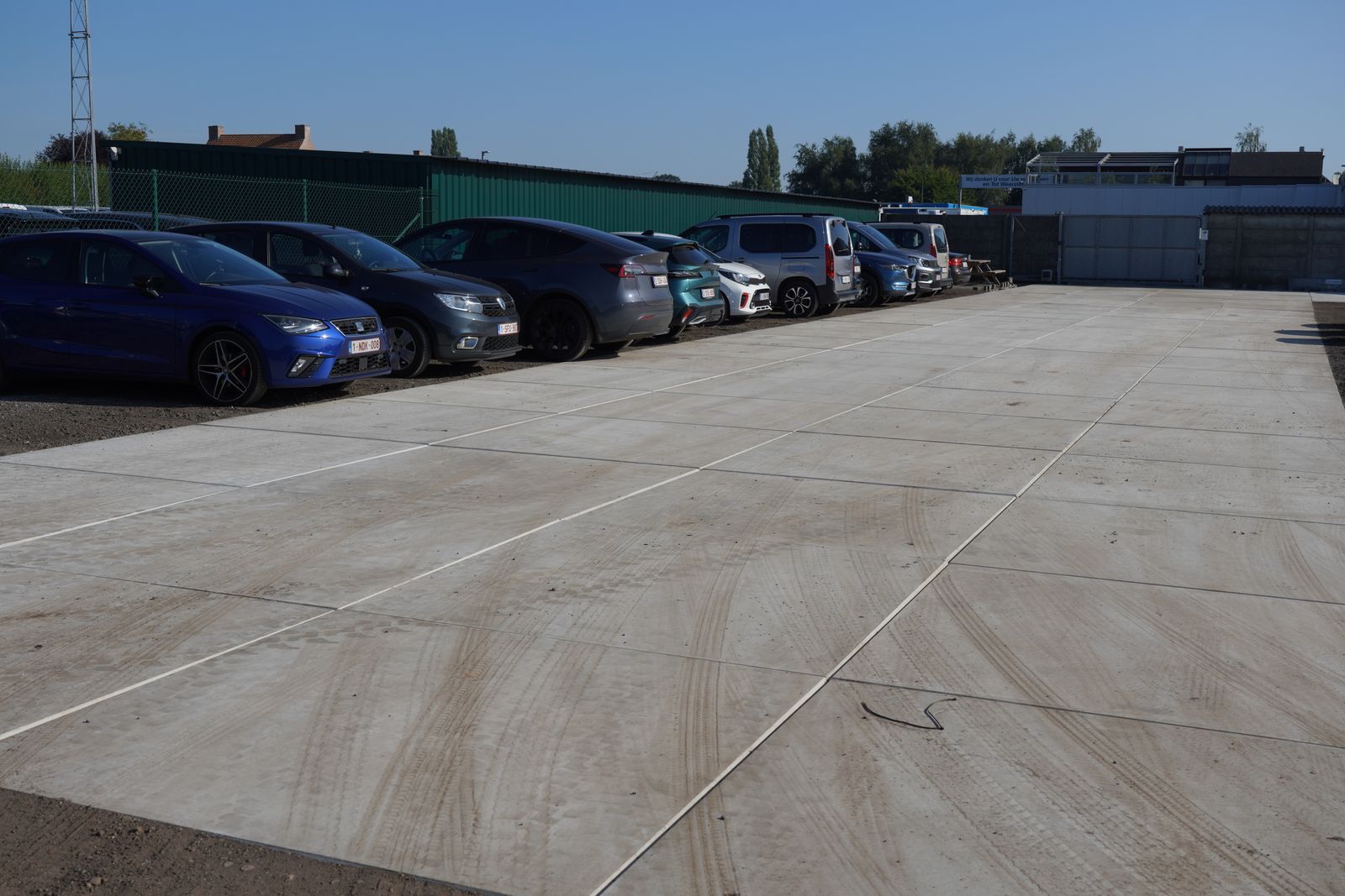 Dalles béton chez le garage Felix à Brecht