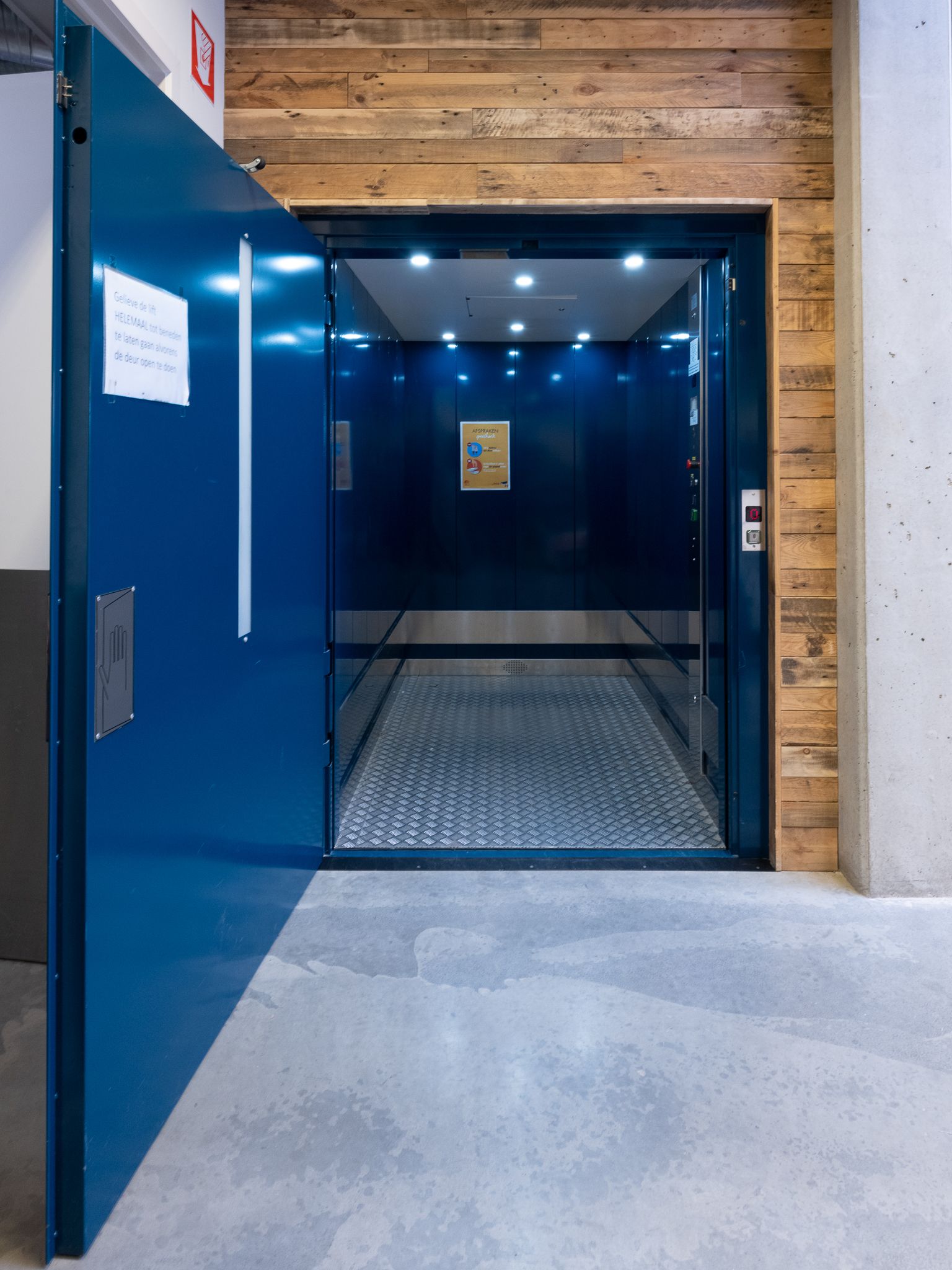 GoederenLift-KringloopWinkel-Riemst2.jpg