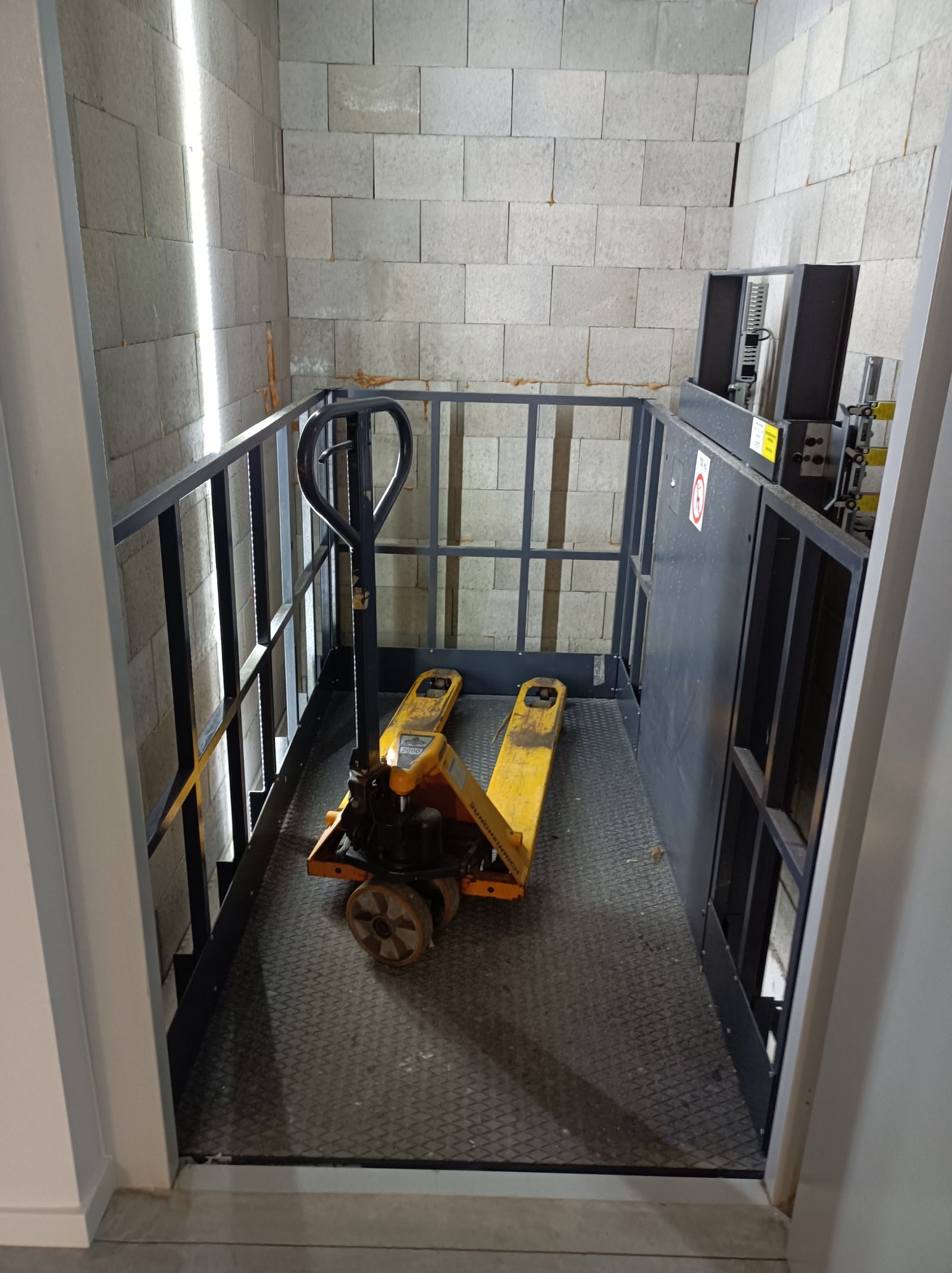 Goederenlift nodig? Ontdek de kracht van maatwerk van ALE Lift!