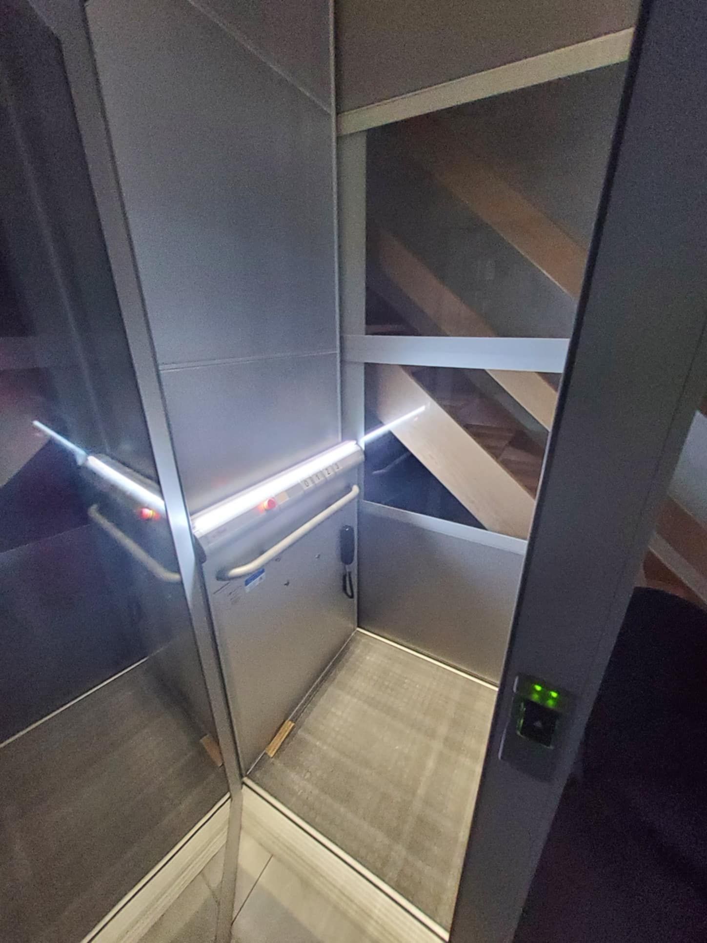 Homelift bij de Fam. Neesen in Hasselt.