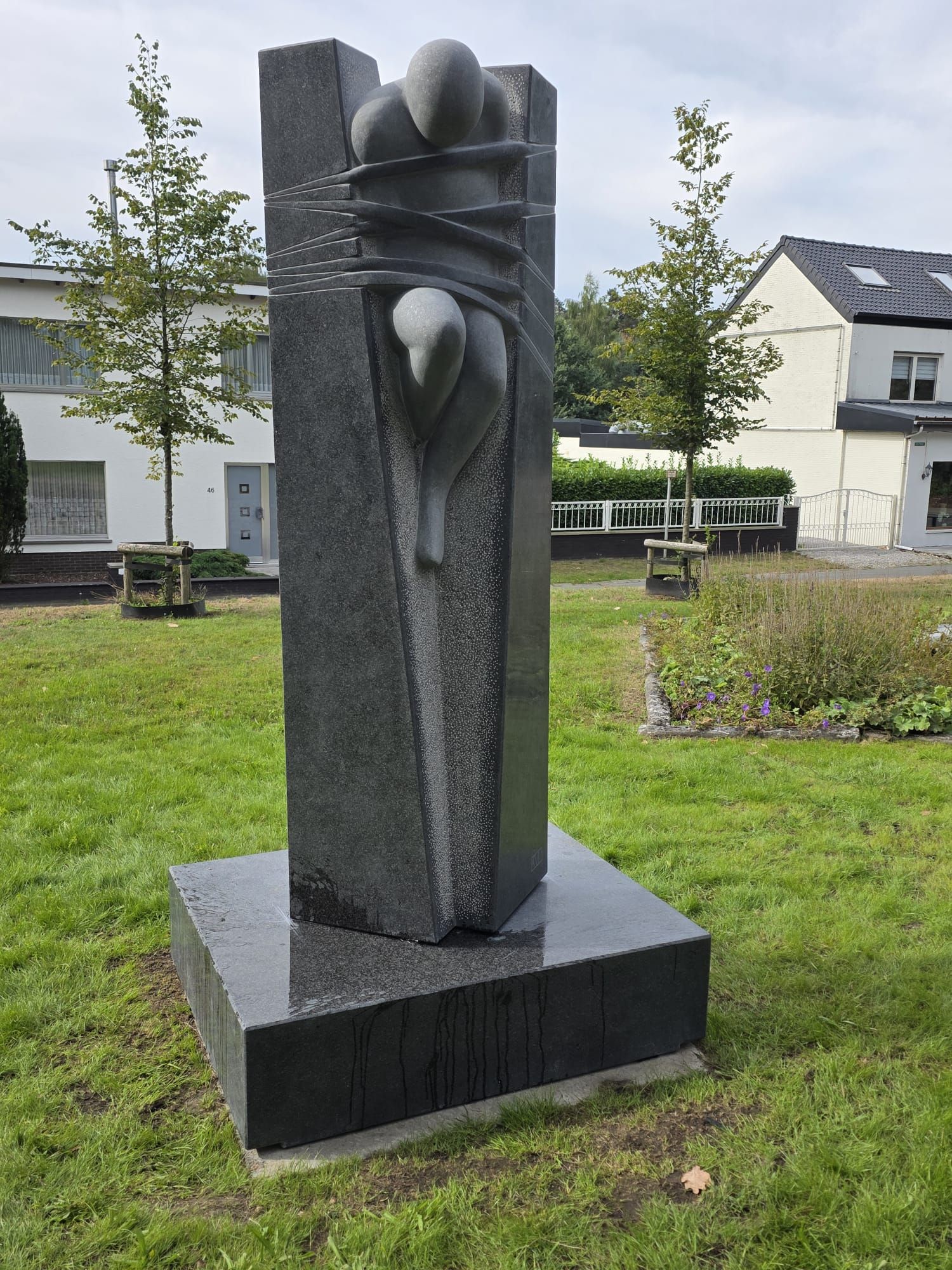 Een bijzonder project waar we trots op zijn: het herdenkingsmonument aan de Dodendraad in Lommel