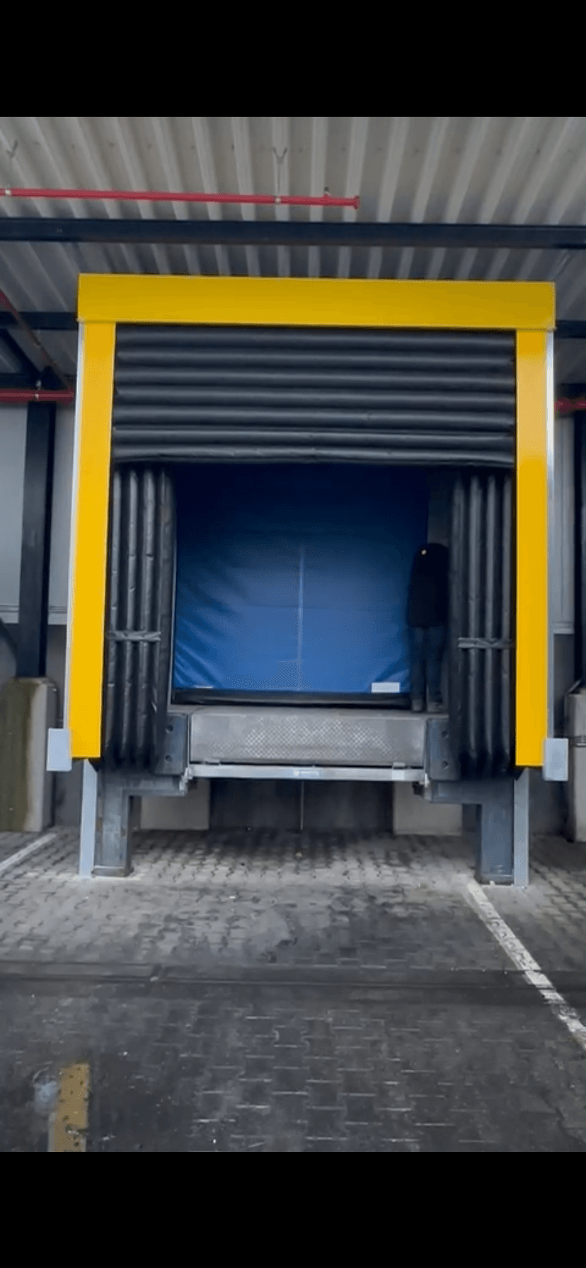 Opblaasbare shelter en Frigo2 Air snelrolpoort