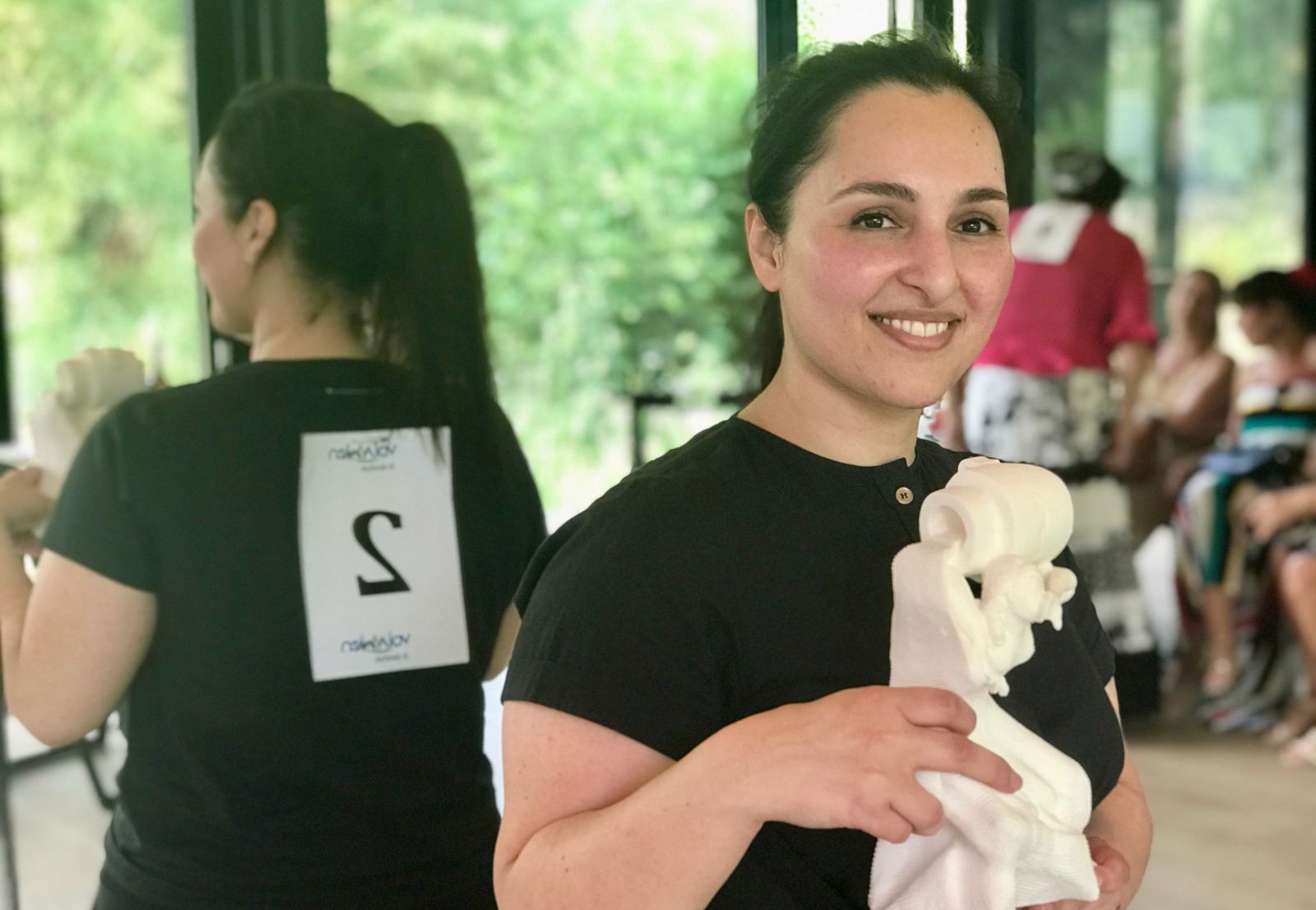 Samira Ehsani won in 2019 de eerste Sevillanawedstrijd van Danshuis Volmolen. Dit jaar maakt ze deel uit van de jury, die verder is samengesteld uit Marta Flendrig (professionele flamencodanseres en docente) en Edith Laenen (ervaren flamenco-aficionada).