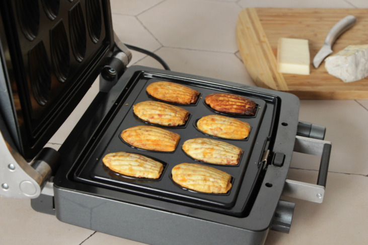 Hartige madeleines met ham en Roquefort